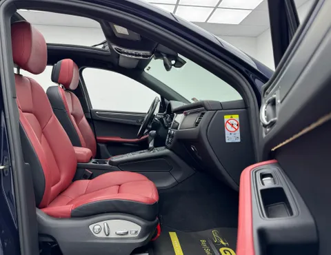 Porsche Macan Base 2021