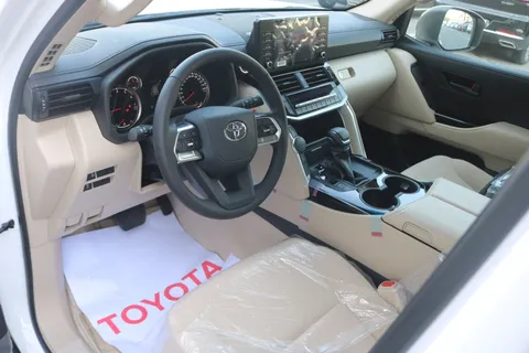 Discover undefined undefined Exterior Interior Images.Find all aspects and details of cars.