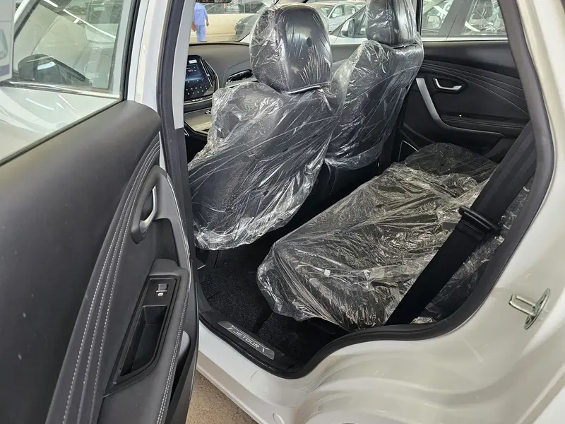 Discover undefined undefined Exterior Interior Images.Find all aspects and details of cars.