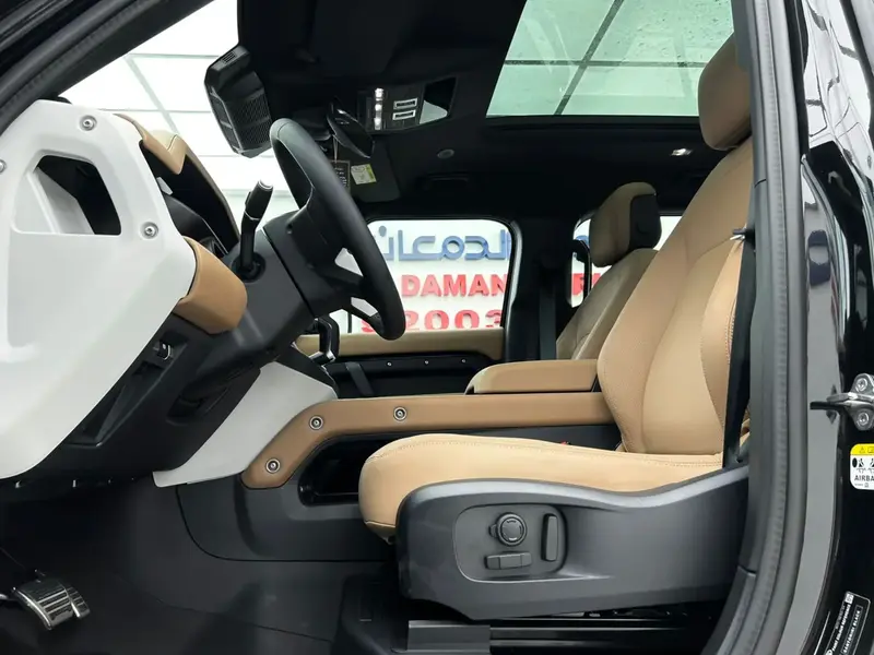 Land Rover Defender 2025