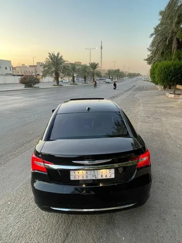 استكشف undefined undefined الصور الخارجية والداخلية. اكتشف جميع جوانب وتفاصيل السيارات.