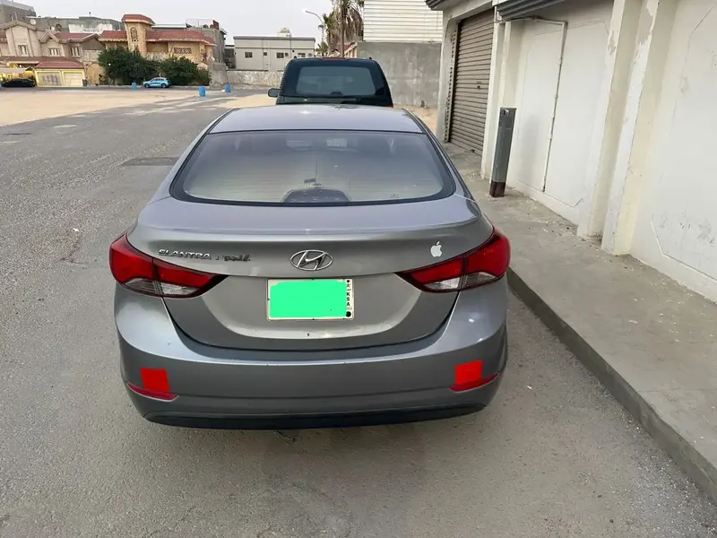 استكشف undefined undefined الصور الخارجية والداخلية. اكتشف جميع جوانب وتفاصيل السيارات.