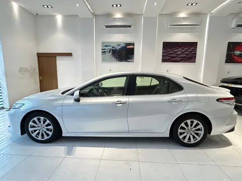 Toyota Camry 2.5L GLE (178 HP) 2020