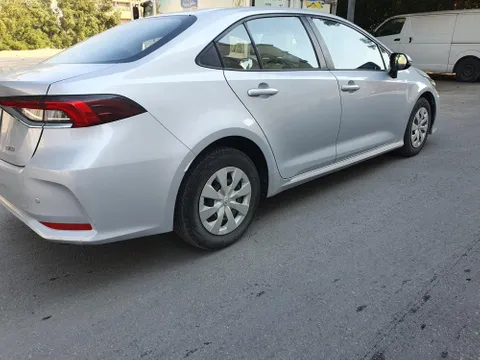 استكشف undefined undefined الصور الخارجية والداخلية. اكتشف جميع جوانب وتفاصيل السيارات.