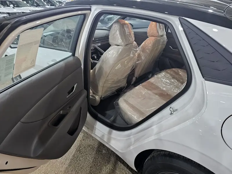 Hyundai Elantra 2025