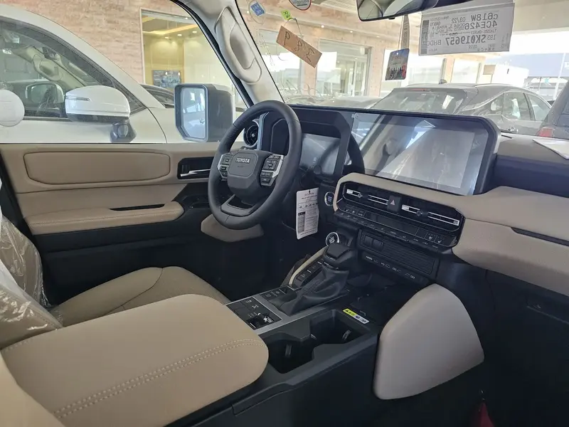 Discover undefined undefined Exterior Interior Images.Find all aspects and details of cars.