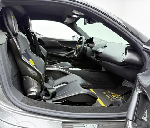 Ferrari SF90 Stradale 4.0T V8 Plug-in-Hybrid 2021