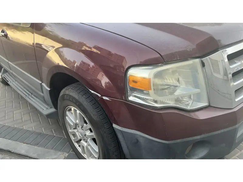 استكشف undefined undefined الصور الخارجية والداخلية. اكتشف جميع جوانب وتفاصيل السيارات.