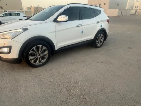 استكشف undefined undefined الصور الخارجية والداخلية. اكتشف جميع جوانب وتفاصيل السيارات.