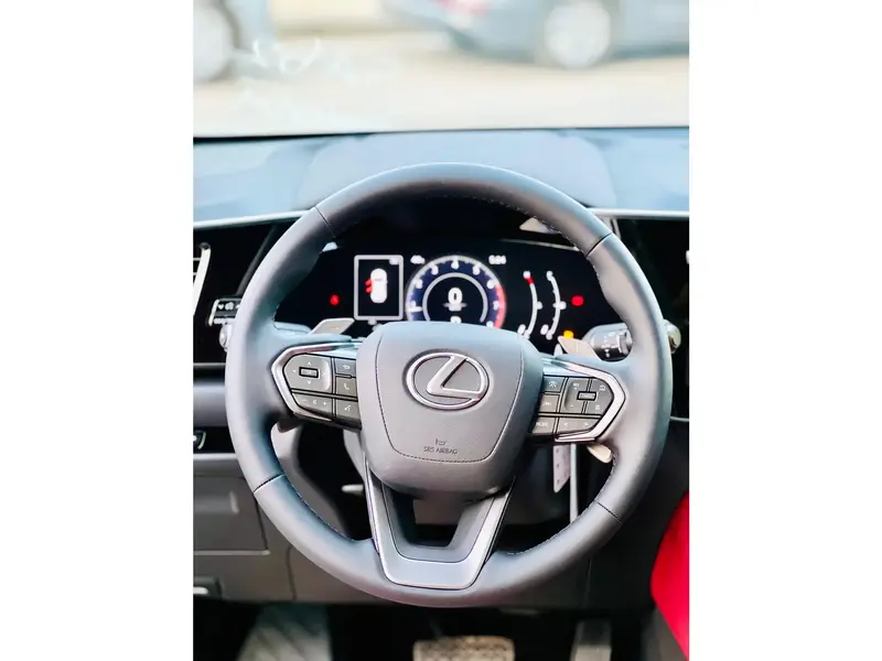 Lexus NX 2025