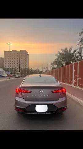 استكشف undefined undefined الصور الخارجية والداخلية. اكتشف جميع جوانب وتفاصيل السيارات.
