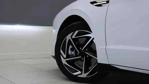 Discover undefined undefined Exterior Interior Images.Find all aspects and details of cars.
