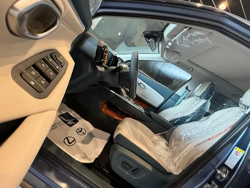 Discover undefined undefined Exterior Interior Images.Find all aspects and details of cars.