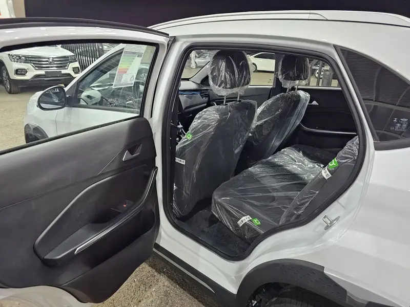 Discover undefined undefined Exterior Interior Images.Find all aspects and details of cars.