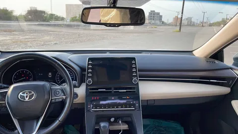 استكشف undefined undefined الصور الخارجية والداخلية. اكتشف جميع جوانب وتفاصيل السيارات.