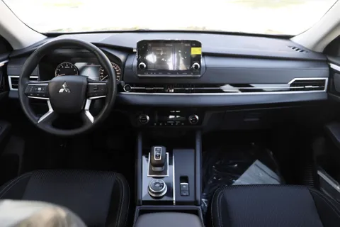 New Mitsubishi Outlander 2.5L GLX Mid Line 2024