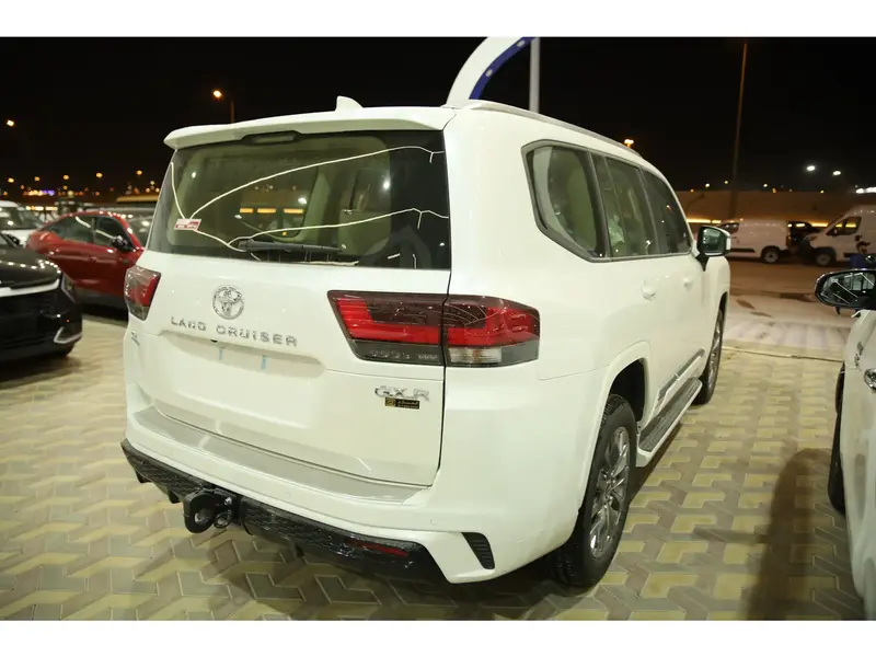 Discover undefined undefined Exterior Interior Images.Find all aspects and details of cars.