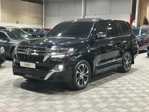 toyota toyota-land-cruiser image Toyota Land Cruiser 4.6L GXR 2021