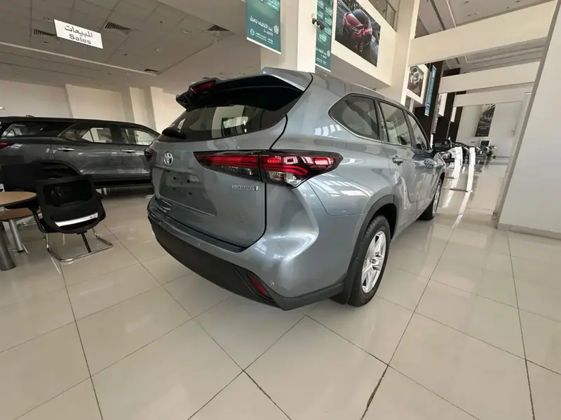 Toyota Highlander 2024 LE Hybrid 4x2