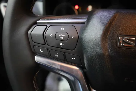 Discover undefined undefined Exterior Interior Images.Find all aspects and details of cars.