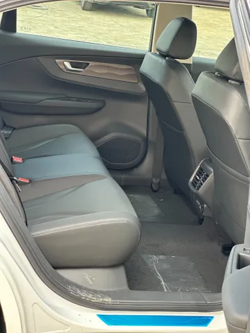 New Hongqi E-QM5 Luxury 2024