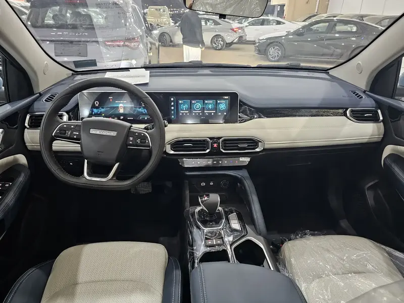Discover undefined undefined Exterior Interior Images.Find all aspects and details of cars.