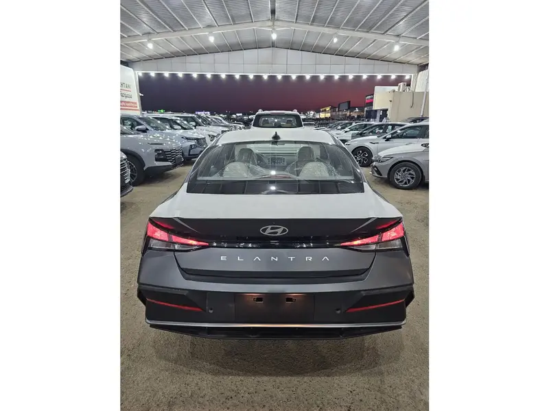 Hyundai Elantra 2025