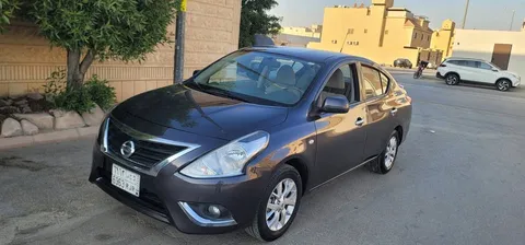استكشف undefined undefined الصور الخارجية والداخلية. اكتشف جميع جوانب وتفاصيل السيارات.