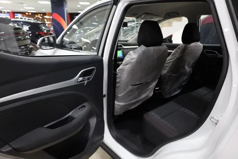 Discover undefined undefined Exterior Interior Images.Find all aspects and details of cars.