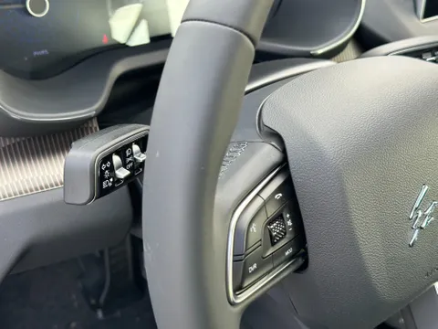 New Hongqi E-QM5 Luxury 2024