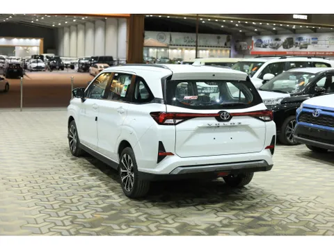 Discover undefined undefined Exterior Interior Images.Find all aspects and details of cars.