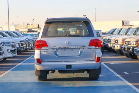 Toyota Land Cruiser 4.5L GXR Petrol 2015