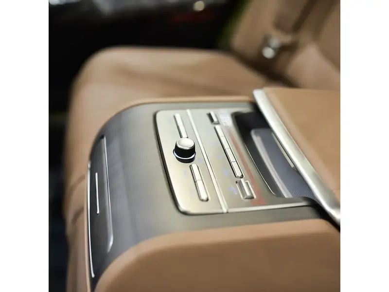 Discover undefined undefined Exterior Interior Images.Find all aspects and details of cars.