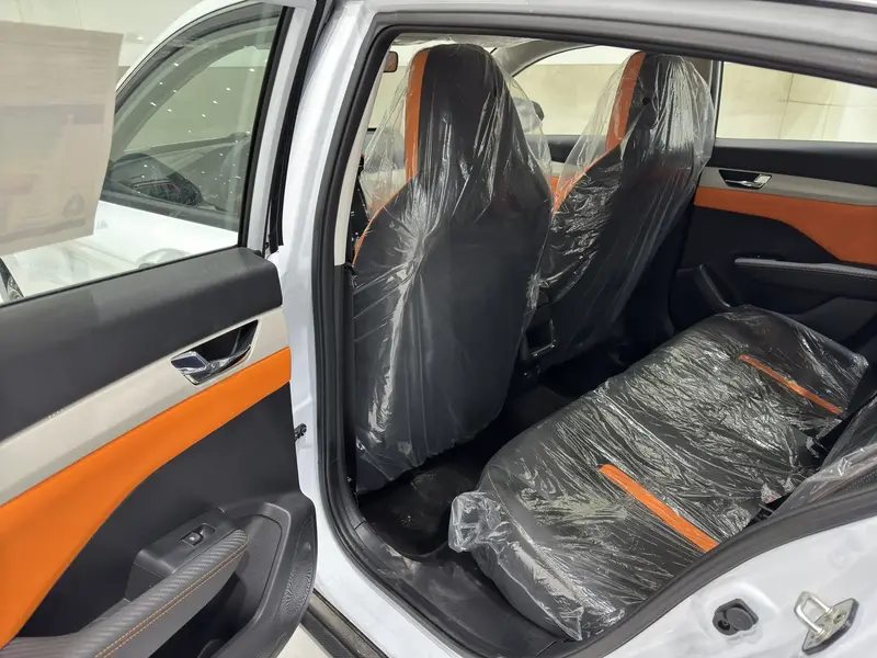 Discover undefined undefined Exterior Interior Images.Find all aspects and details of cars.