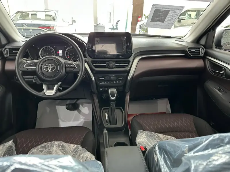 Discover undefined undefined Exterior Interior Images.Find all aspects and details of cars.