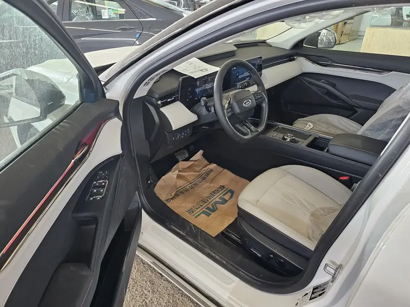 Discover undefined undefined Exterior Interior Images.Find all aspects and details of cars.