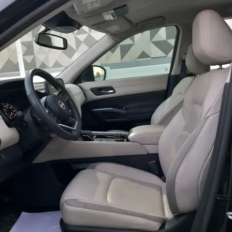 Discover undefined undefined Exterior Interior Images.Find all aspects and details of cars.