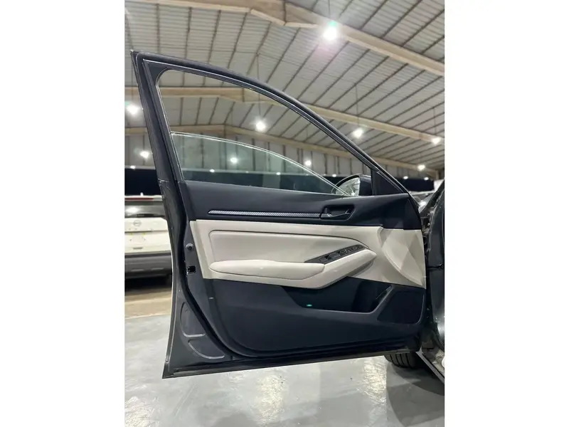 Discover undefined undefined Exterior Interior Images.Find all aspects and details of cars.