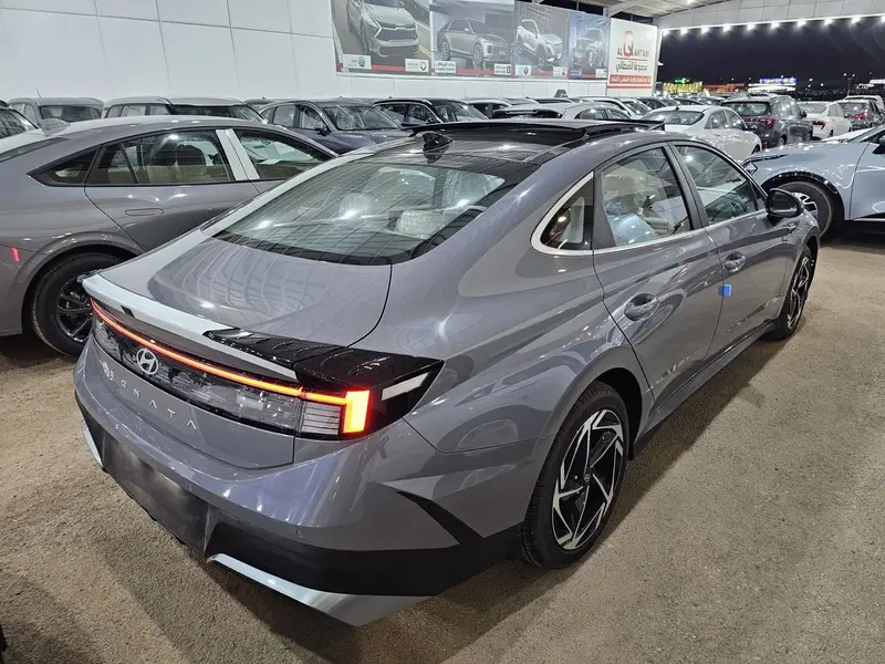 Discover undefined undefined Exterior Interior Images.Find all aspects and details of cars.