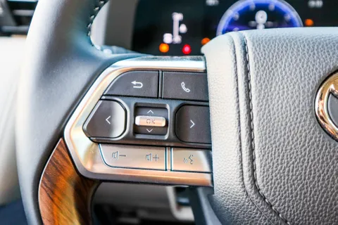 Discover undefined undefined Exterior Interior Images.Find all aspects and details of cars.