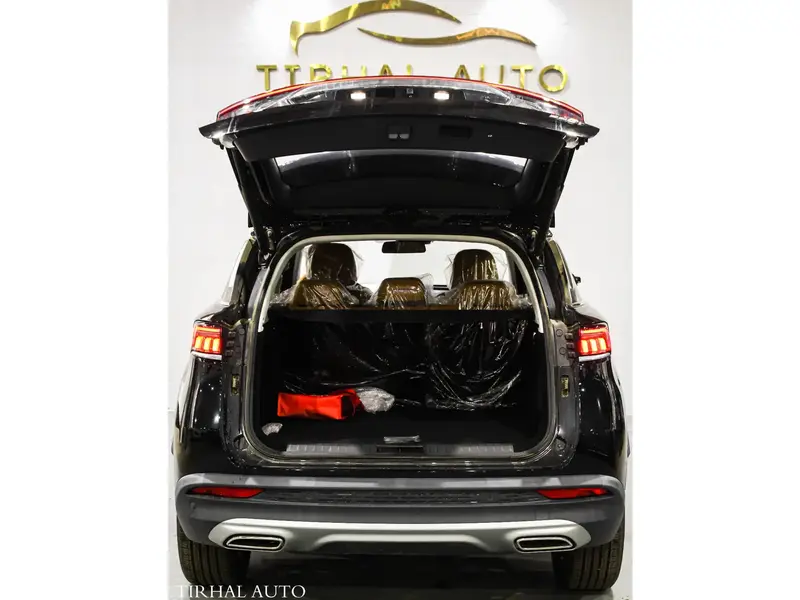 Discover undefined undefined Exterior Interior Images.Find all aspects and details of cars.