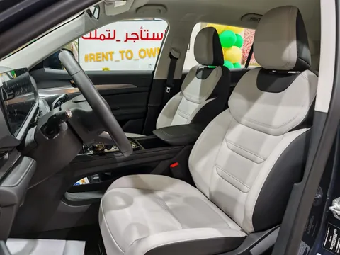 استكشف undefined undefined الصور الخارجية والداخلية. اكتشف جميع جوانب وتفاصيل السيارات.