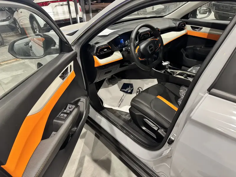 Discover undefined undefined Exterior Interior Images.Find all aspects and details of cars.