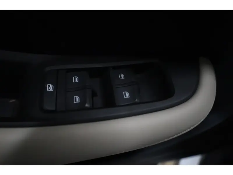 Discover undefined undefined Exterior Interior Images.Find all aspects and details of cars.