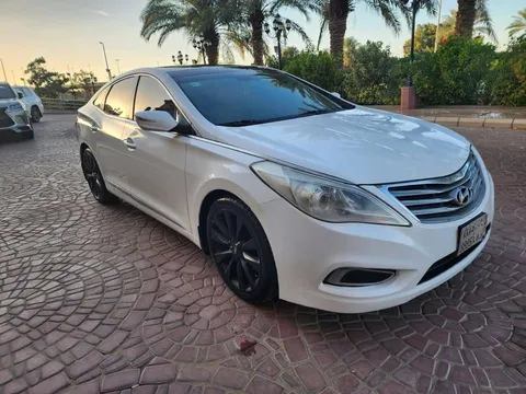 Discover undefined undefined Exterior Interior Images.Find all aspects and details of cars.