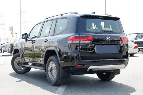 Discover undefined undefined Exterior Interior Images.Find all aspects and details of cars.