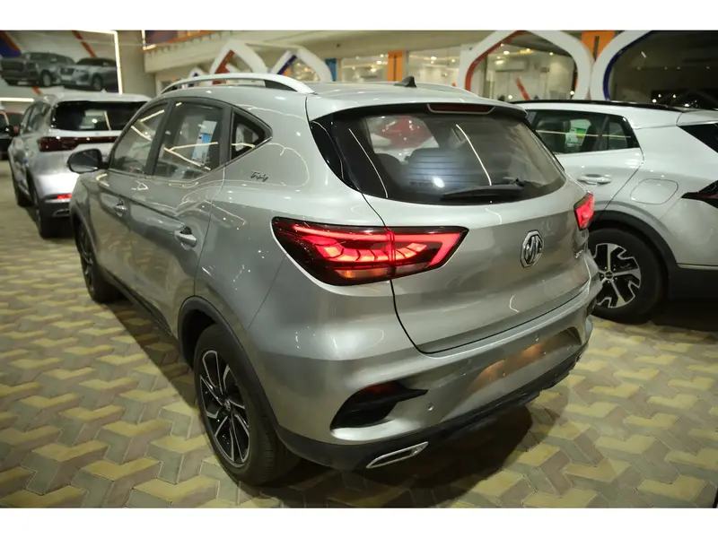 Discover undefined undefined Exterior Interior Images.Find all aspects and details of cars.