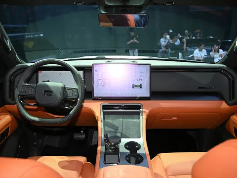 New ROX 01 1.5T VIP PHEV 2025