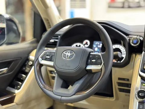 Discover undefined undefined Exterior Interior Images.Find all aspects and details of cars.