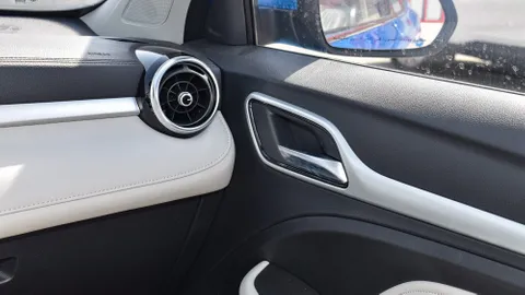 New MG ZS 1.5L LUX 2025
